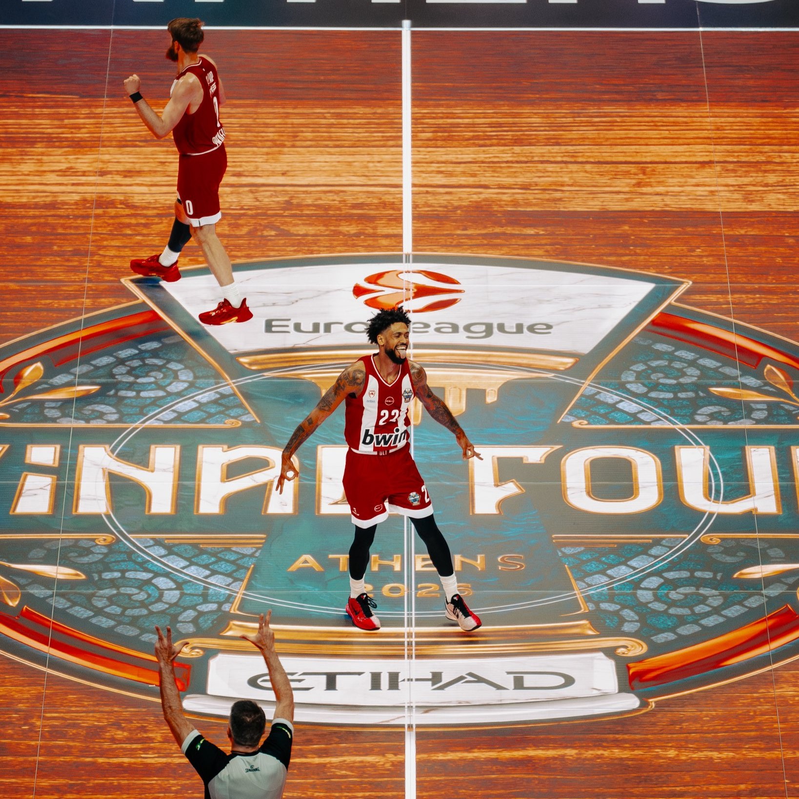 Sasha Vezenkov leaves no doubt for Olympiacos