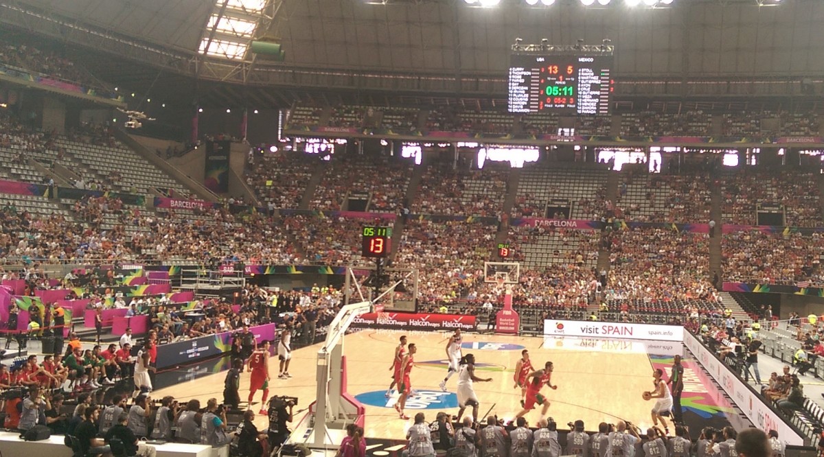 Steph Curry steps up for a three point attempt in the USA's game with Mexico at the 2014 FIBA Basketball World Cup