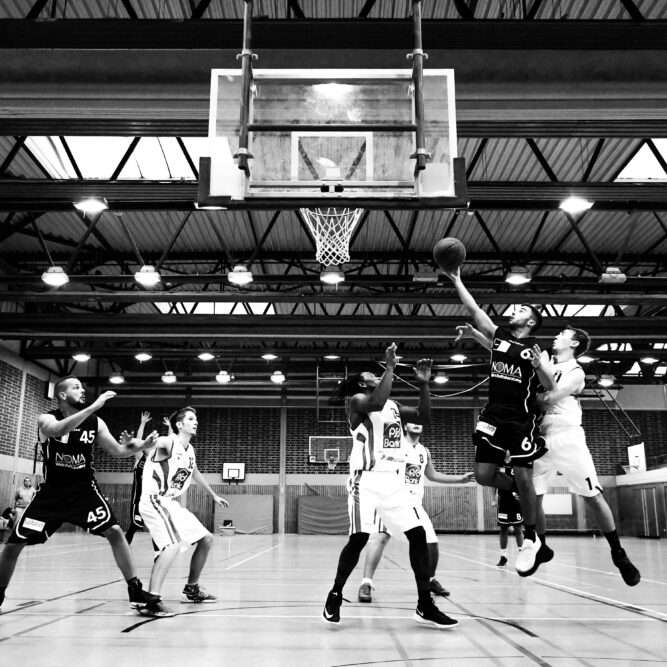 Get to know about the differences between the NBA and FIBA basketball along with the competition between Euroleague Basketball and the Basketball Champions League. Photo: by Max Winkler on Unsplash.