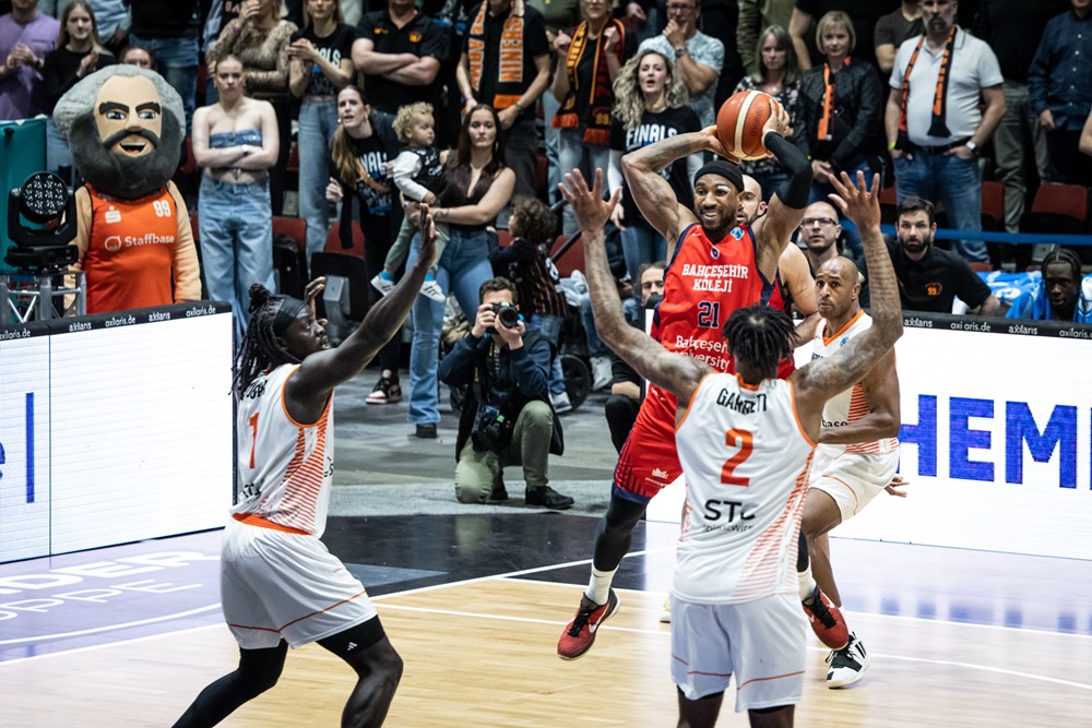 Honestly I was looking for any chance to include the Karl Marx mascot of Niners Chemnitz in this piece so here he is at the first leg of the FIBA Europe Cup final.