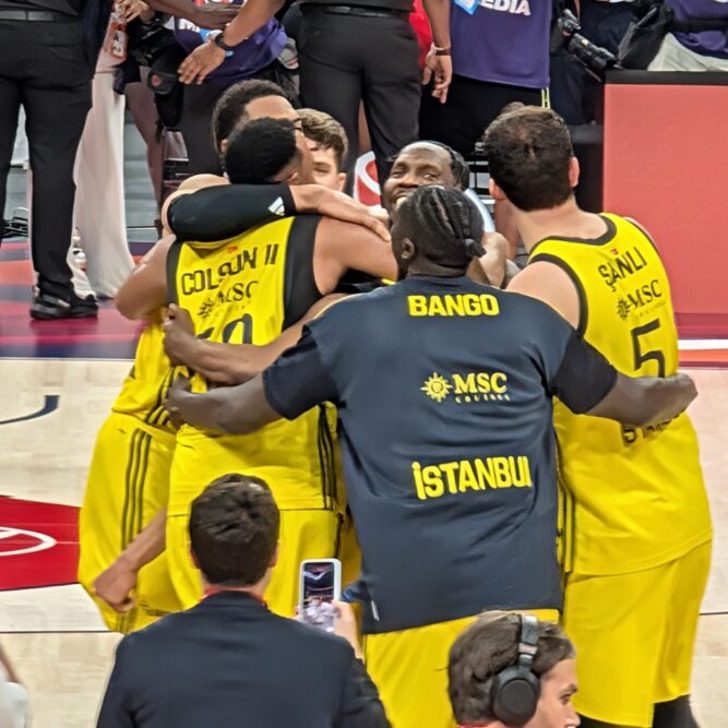 Fenerbahce beat AS Monaco to win the Euroleague title, as Sarunas Jasikevicius claimed his first crown after years of close calls.