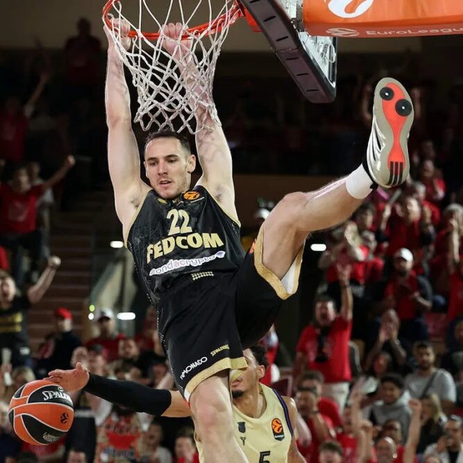 Mike James may be leaving but he plans to go out fighting for AS Monaco, who advanced to the Euroleague playoffs with a win over FC Barcelona.