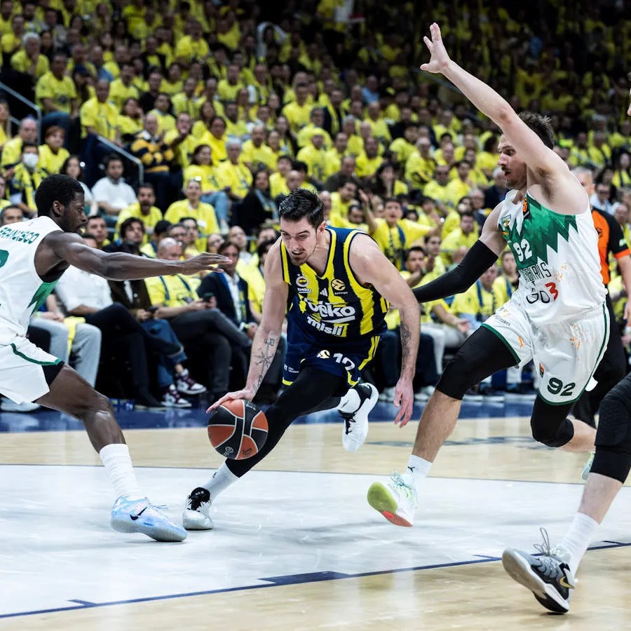 Nando de Colo came back for one last job