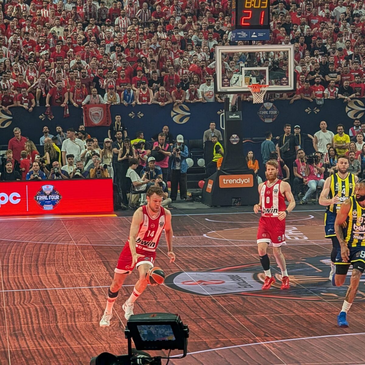 Sasha Vezenkov crushed the comeback dreams of Fenerbahce as Olympiacos advanced to the title game at the Euroleague Final Four